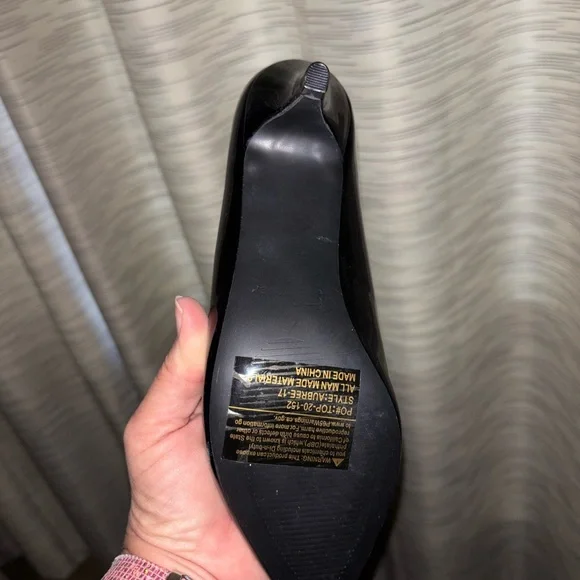 Forever Black Pointed Toe Heels with Criss-Cross Detail, Sz 7.5 - Picture 2 of 2